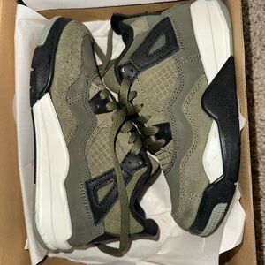 Jordan retro 4’s olives